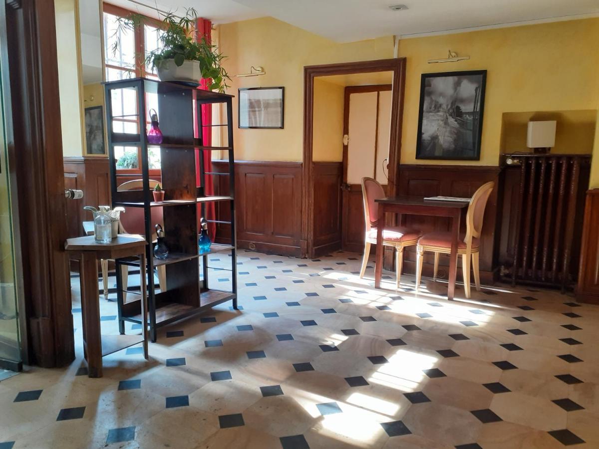 Logis Hotel Restaurant De L'Ecu Montbard Exterior foto